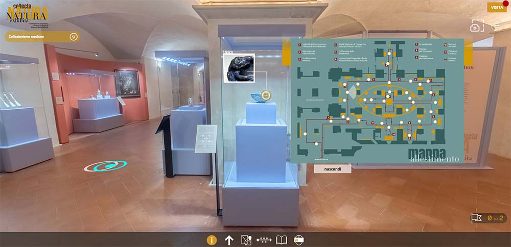 Una delle scene del tour virtuale del percorso espositivo, con mappa dell'allestimento